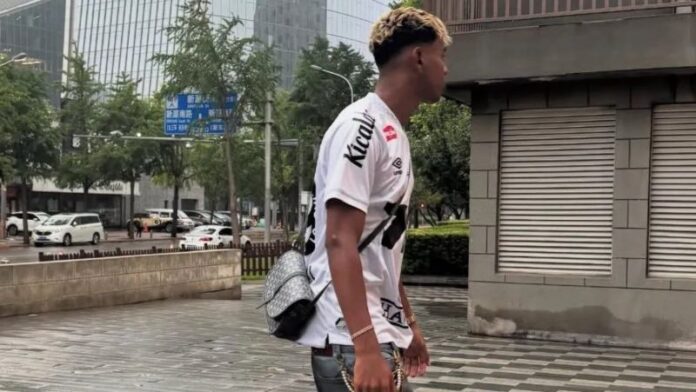 Lamine-Yamal-Santos-e1752260739925