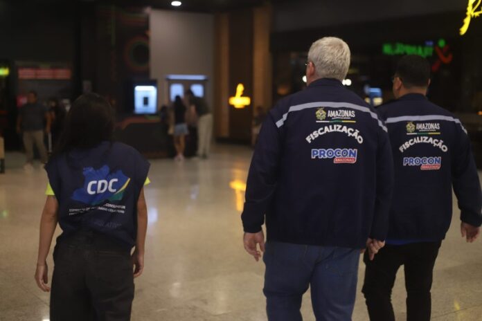 Mario-Cesar-Filho-e-Procon-AM-autuam-parque-infantil-em-shopping-por-tratamento-desigual-a-familias-com-criancas-autistas-Foto-Leandro-Cardoso-scaled (1)