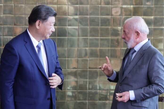 Presidentes-Lula-e-Xi-Jinping-assinam-37-acordos-bilaterais-e-Brasil-anuncia-entrada-na-Iniciativa-Cinturão-e-Rota-mais-conhecida-como-a-Nova-Rota-da-Seda-Metropoles-1(1)