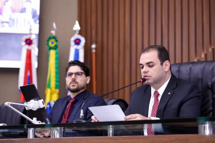 Roberto-Cidade-propoe-criacao-de-Centros-de-Inovacao-e-Empreendedorismo-no-interior-do-Amazonas-Foto-Herick-Pereira-scaled (1)