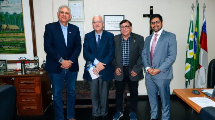 Visita-Embaixador-Chipre-na-CIAMA-1-1024x575(1)