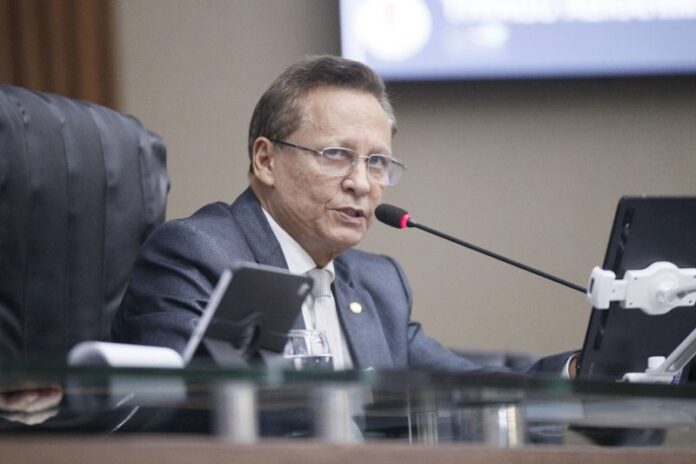 Assembleia-Legislativa-do-Amazonas-discute-atuacao-de-ONGs-e-da-Azul-Linhas-Aereas-Foto-Matheus-Rodrigues-Aleam(1)
