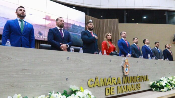 Camara-Municipal-de-Manaus-realiza-Reuniao-Solene-em-homenagem-ao-Dia-do-Advogado (1)
