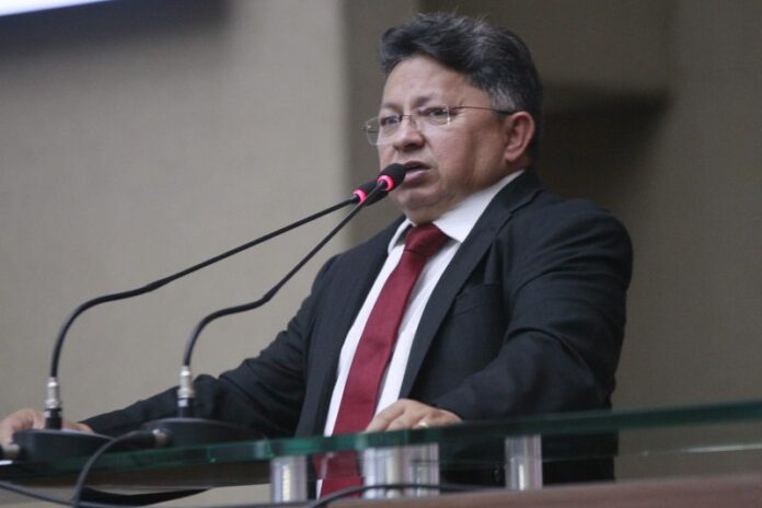 Deputado-Sinesio-Campos-convoca-Audiencia-Publica-para-debater-a-aviacao-regional-no-Amazonas-Foto-Danilo-Mello-Aleam(1)