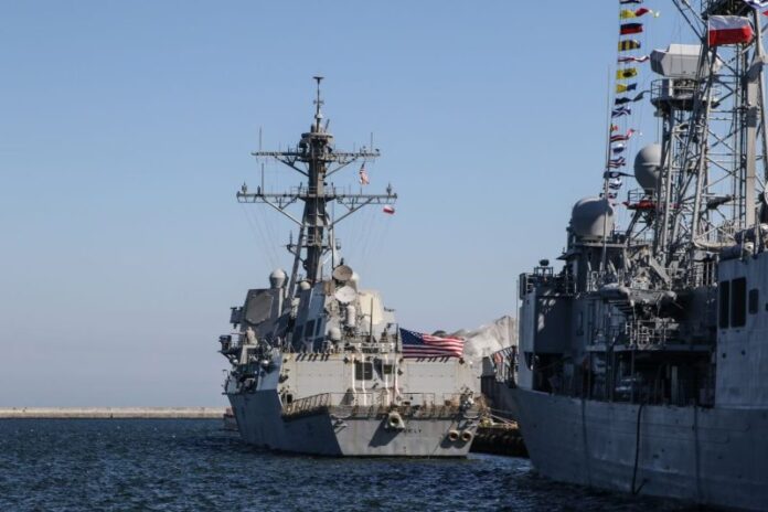 EUA-enviam-numero-inigualavel-de-militares-em-navios-a-Venezuela