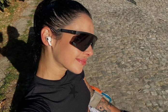 Influenciadora denuncia assédio em voo com destino a São Paulo