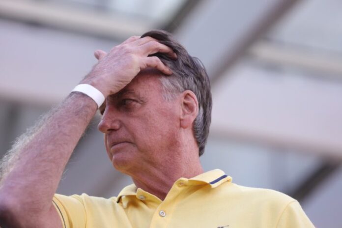 Jair-Bolsonaro-deixa-hospital-DF-Star-apos-serie-de-exames.-O-ex-presidente-segue-para-sua-residencia-no-condominio-Solar-de-Brasilia-no-Jd.-Botanico-onde-cumpre-prisao-domiciliar-Metropoles-15