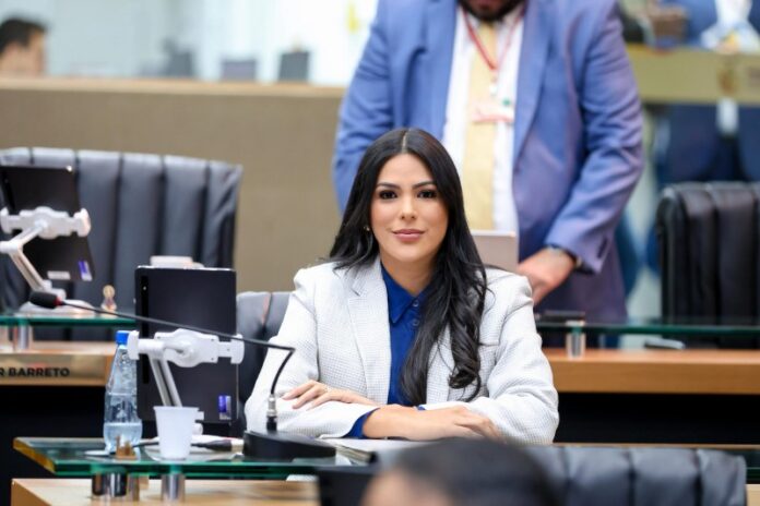 Mayra-Dias-propoe-Protocolo-Estadual-de-Enfrentamento-a-Sexualizacao-e-Adultizacao-de-Criancas-no-Amazonas-Foto-Tadeu-Rocha-scaled