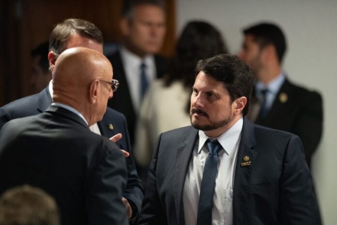 O-senador-Marcos-do-Val-que-foi-alvo-de-mandados-de-busca-e-apreensão-da-Polícia-Federal-na-última-quinta-feira2