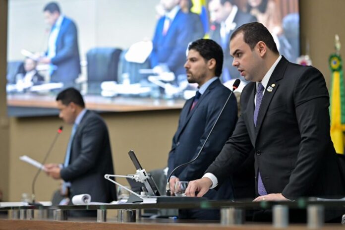 PL-de-Roberto-Cidade-que-protege-criancas-nas-redes-sociais-e-aprovado-por-unanimidade-na-Aleam-e-coloca-Amazonas-na-vanguarda-nacional-Foto-Rodrigo-Brelaz