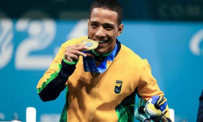 SEDEL-Lucas-dos-Santos-Disputa-Copa-do-Mundo-de-Halterofilismo-no-Chile-FOTO-Divulgacao-Sedel