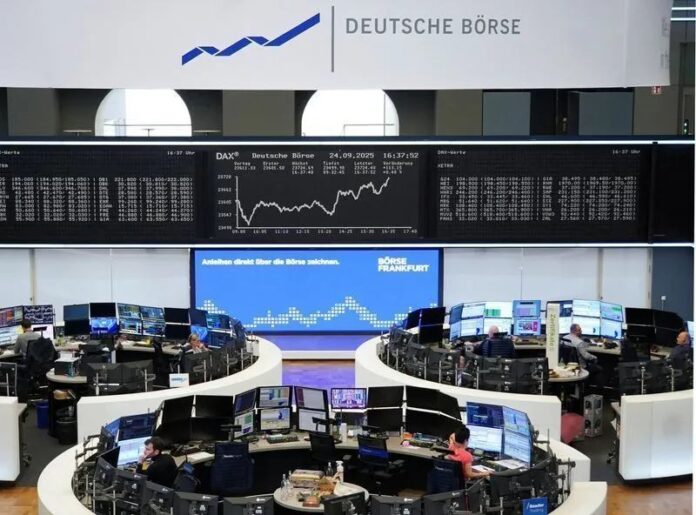 Ações europeias fecham em baixa com expectativa menor por juros nos EUA