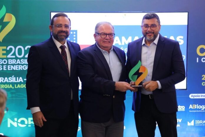 Amazonas-recebe-premio-nacional-e-governador-Wilson-Lima-destaca-potencial-estrategico-do-gas-natural-6_foto-Diego-Peres-Secom