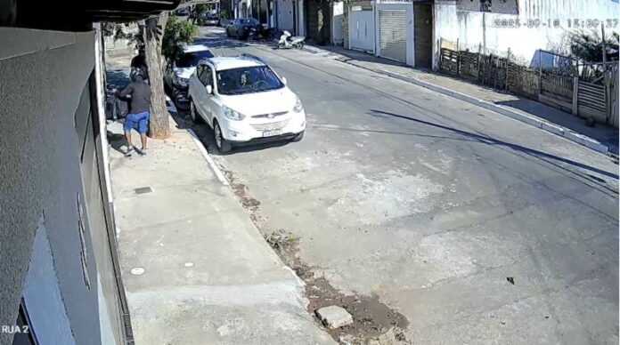 Câmeras flagraram falsos entregadores que mataram mulher em MG; veja