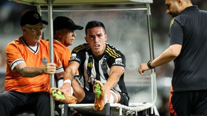 Cuello, atacante do Atlético-MG, passa por cirurgia após grave lesão