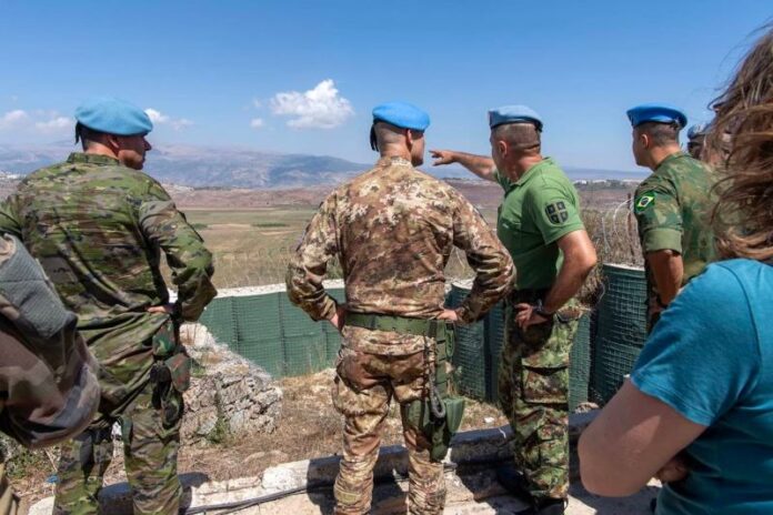 Exército de Israel é acusado de atacar soldados de paz no Líbano