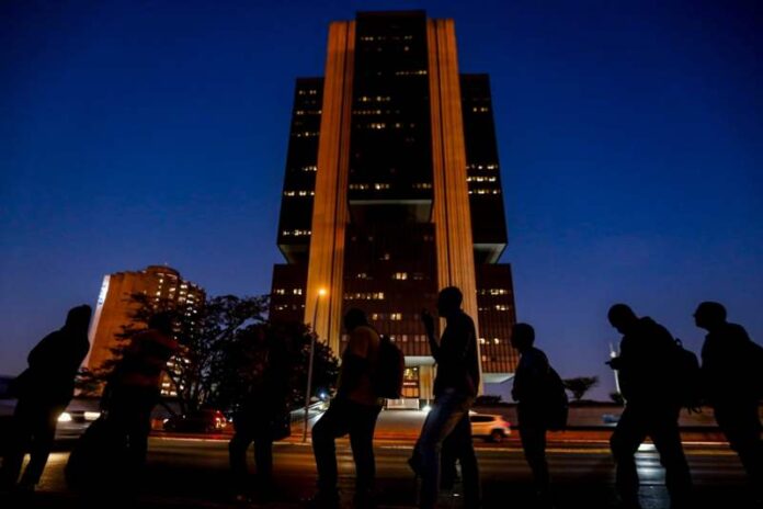 Fachada-do-prédio-do-Banco-Central-do-Brasil-em-brasília-6