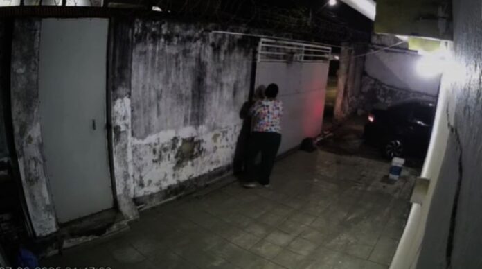 Familia-e-surpreendida-por-criminoso-e-tem-carro-roubado-na-garagem-em-Manaus-Veja(1)