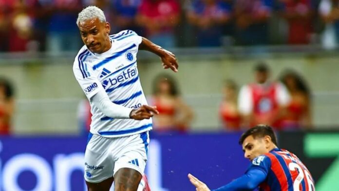 Gabigol marca golaço no fim, e Cruzeiro vence o Bahia pelo Brasileirão