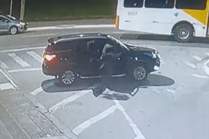 Polícia identifica 2º suspeito de execução de ex-delegado, diz Derrite