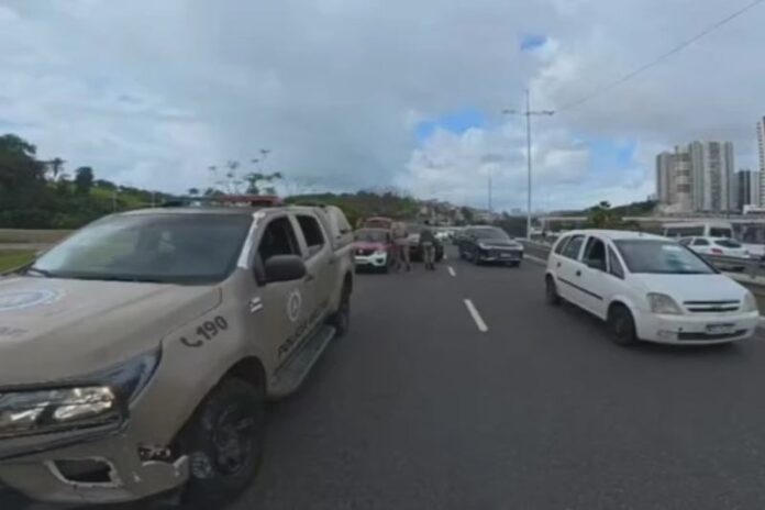 Tiroteio em avenida de Salvador deixa dois mortos e um ferido