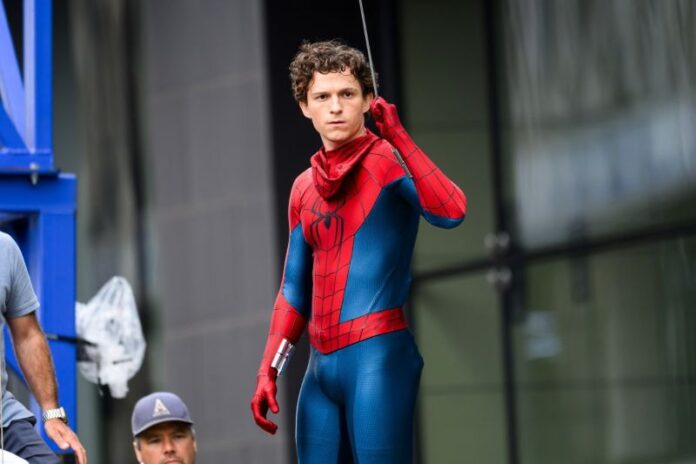 Tom-Holland-em-gravacoes-do-novo-Homem-Aranha-GettyImages-2227870479(1)