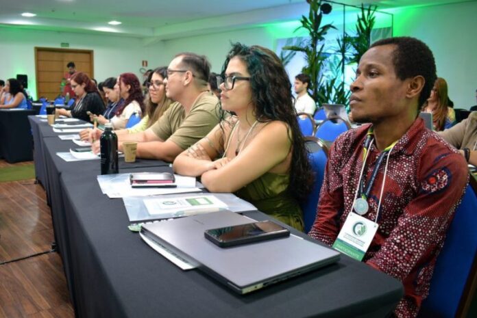 1st-International-Symposium-on-Tropical-Medicine-One-Health-Society-and-Climate-Change-plateia-foto-Amanda-Gonzalez-UEA-1024x683