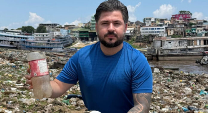 Abandonada-protesta-vereador-Amauri-Gomes-no-aniversario-da-cidade-contra_20251025_083641_0000