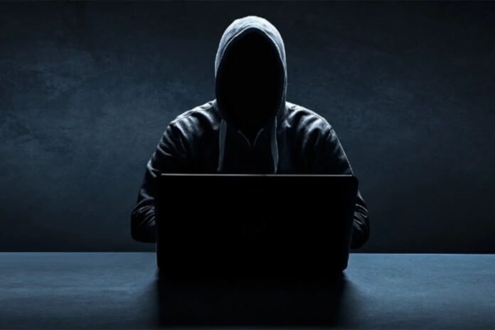 Casal é preso por estupro virtual após se passar por agente de modelos