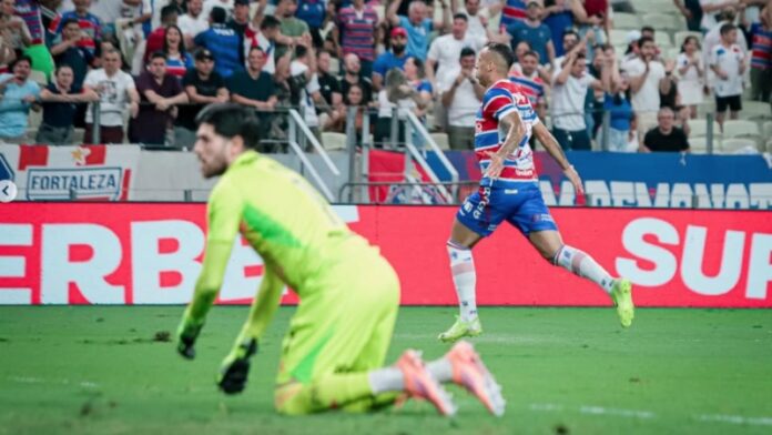 Flamengo tropeça contra Fortaleza, e Palmeiras pode disparar no Brasileirão