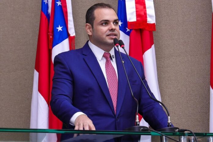 Golpes-virtuais-na-mira-deputado-Roberto-Cidade-apresenta-Projeto-de-Lei-que-amplia-protecao-ao-cidadao-Foto-Herick-Pereira