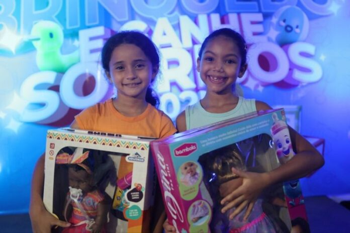 Governo-do-Amazonas-inicia-entregas-da-Campanha-Doe-Brinquedo-e-Ganhe-Sorrisos-2025_Eloisa-Guedes-e-Yohanna-Gabriela_Foto-Mauro-Neto_Secom-1024x682