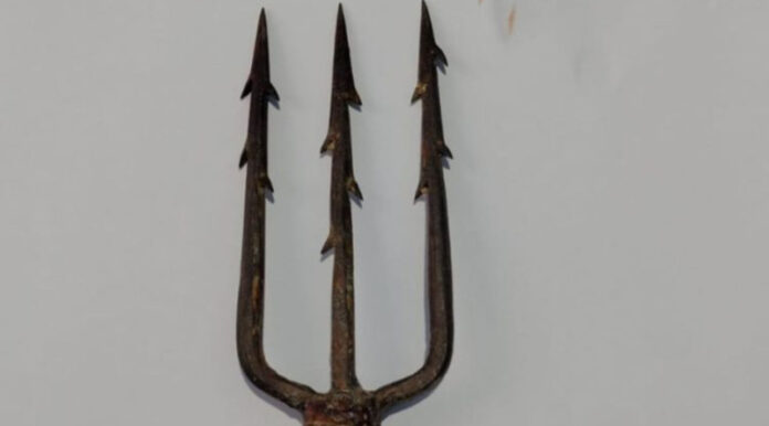 Mulher-e-presa-apos-enfiar-a-zagaia-no-peito-do-marido-durante-crise-de-ciumes-no-Amazonas(1)