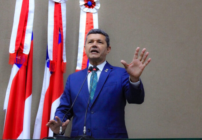 No-Amazonas-a-permanencia-de-mais-de-1.200-presos-em-delegacias-afronta-a-lei(1)