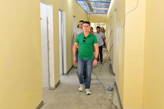 Prefeito David Almeida vistoria obras de UBSs na zona Norte com entregas previstas para início de 2026