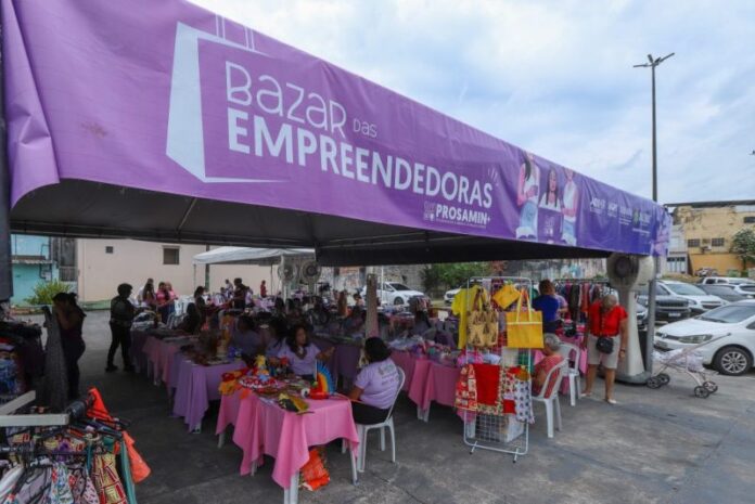 UGPE_GOVERNO-DO-AMAZONAS-PROMOVE-A-8-EDICAO-DO-BAZAR-DAS-MULHERES-EMPREENDEDORAS-DO-PROSAMIN_FOTO-PAULA-PESSOA_UGPE-1-1024x683(1)