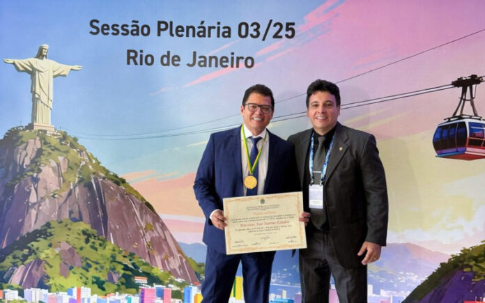 UGPE_SECRETA769_RIO-MARCELLUS-CAMPE770_LO-RECEBE-COMENDA-JUSCELINO-KUBITSCHEK_FOTO-DIVULGAC807_A771_O.jpg-1024x640(1)