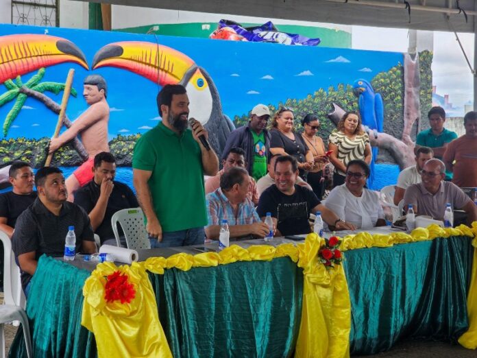 Van-adquirida-com-emenda-do-deputado-Dr.-George-Lins-garante-transporte-para-idosos-em-Atalaia-do-Norte-scaled