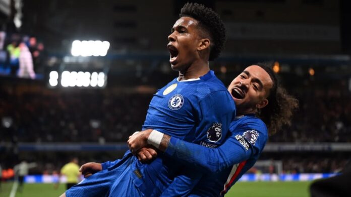 Veja primeiro gol do Estêvão na Champions League em Chelsea x Ajax