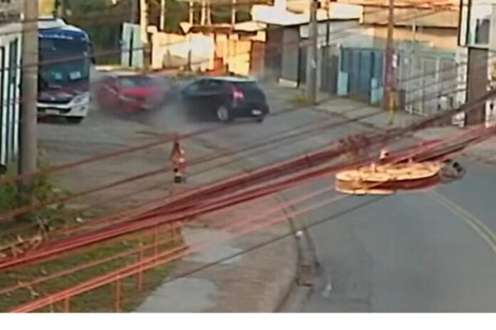 Bêbado ao volante_ motorista causa batida e deixa três feridos em SP. Veja vídeo