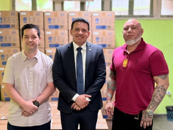 Deputado Delegado Péricles entrega 40 aparelhos de ar-condicionado à PC e anuncia mais 10 unidades adquiridas com emendas parlamentares