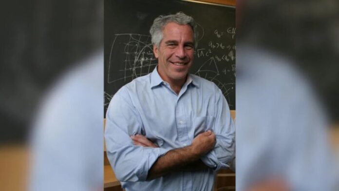 Epstein diz _ter dado_ jovem namorada a Trump nos anos 90