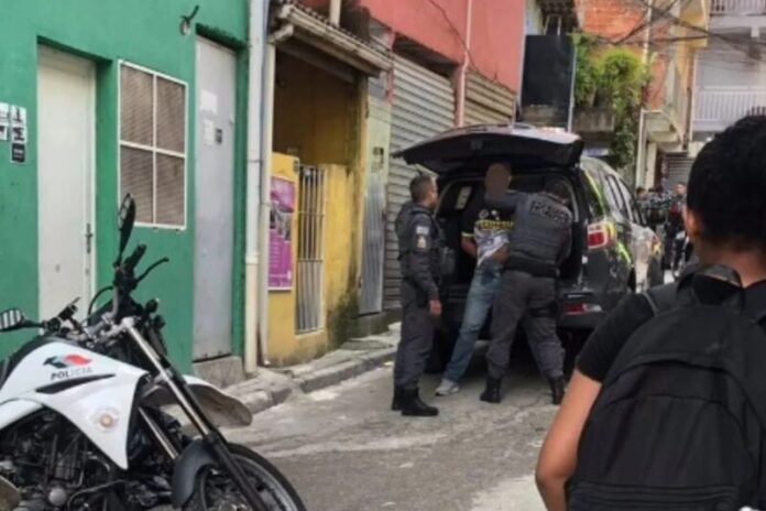 Morre suspeito baleado durante perseguição em viela de Paraisópolis