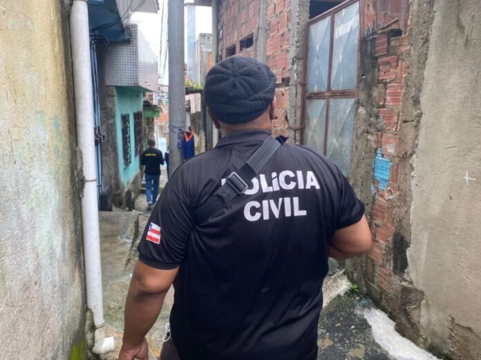 Policial é preso na Bahia acusado de estuprar e agredir garotas de programa