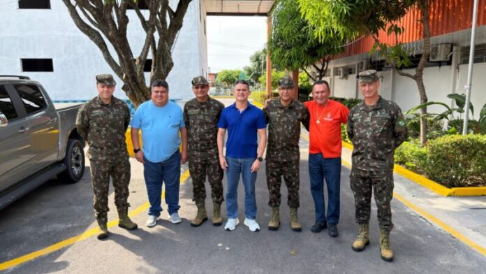 Prefeito David Almeida recebe generais do Exército, apresenta soluções ambientais e fortalece cooperação com o Comando Militar da Amazônia