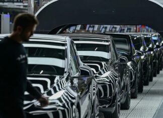 Tesla faz recall de 10.500 baterias nos EUA devido a risco de incêndio