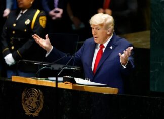 Trump reage atacando democratas após divulgação de e-mails de Epstein