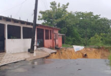 Cratera volta a avançar e casas são abandonadas no Canaranas; famílias fogem às pressas durante a chuva