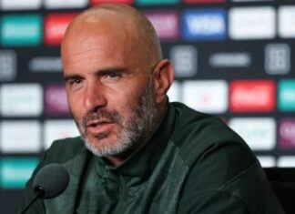 Maresca rebate críticas de Rooney e defende mudanças no Chelsea