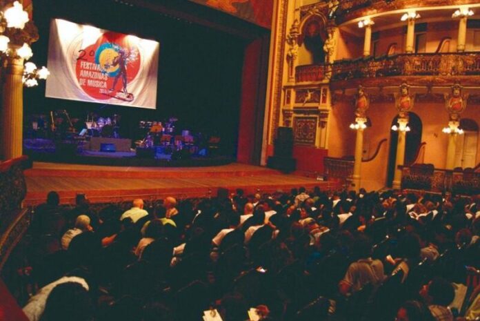 Quem é André Lamoglia, que vive o bicheiro Profeta em "Os Donos do Jogo"